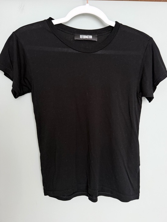 Reformation Tops - Reformation 100% Tencel Black Minimalist Short Sleeve Lightweight Tee